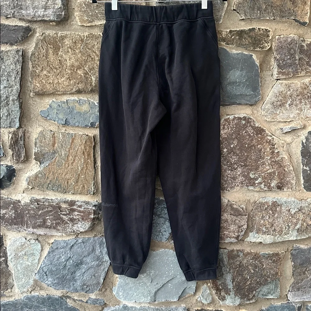 Lululemon Relaxed High-Rise Jogger in Black size 4